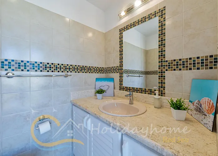 2-br Penthouse With Roof Terrace In Abu Tig Marina