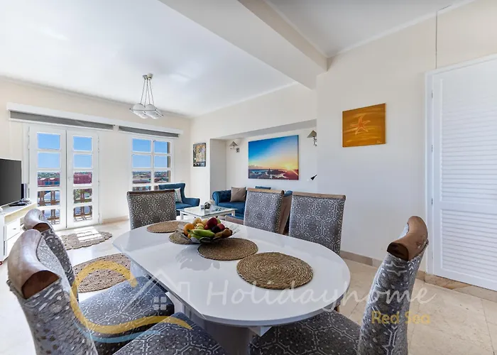 2-br Penthouse With Roof Terrace In Abu Tig Marina *